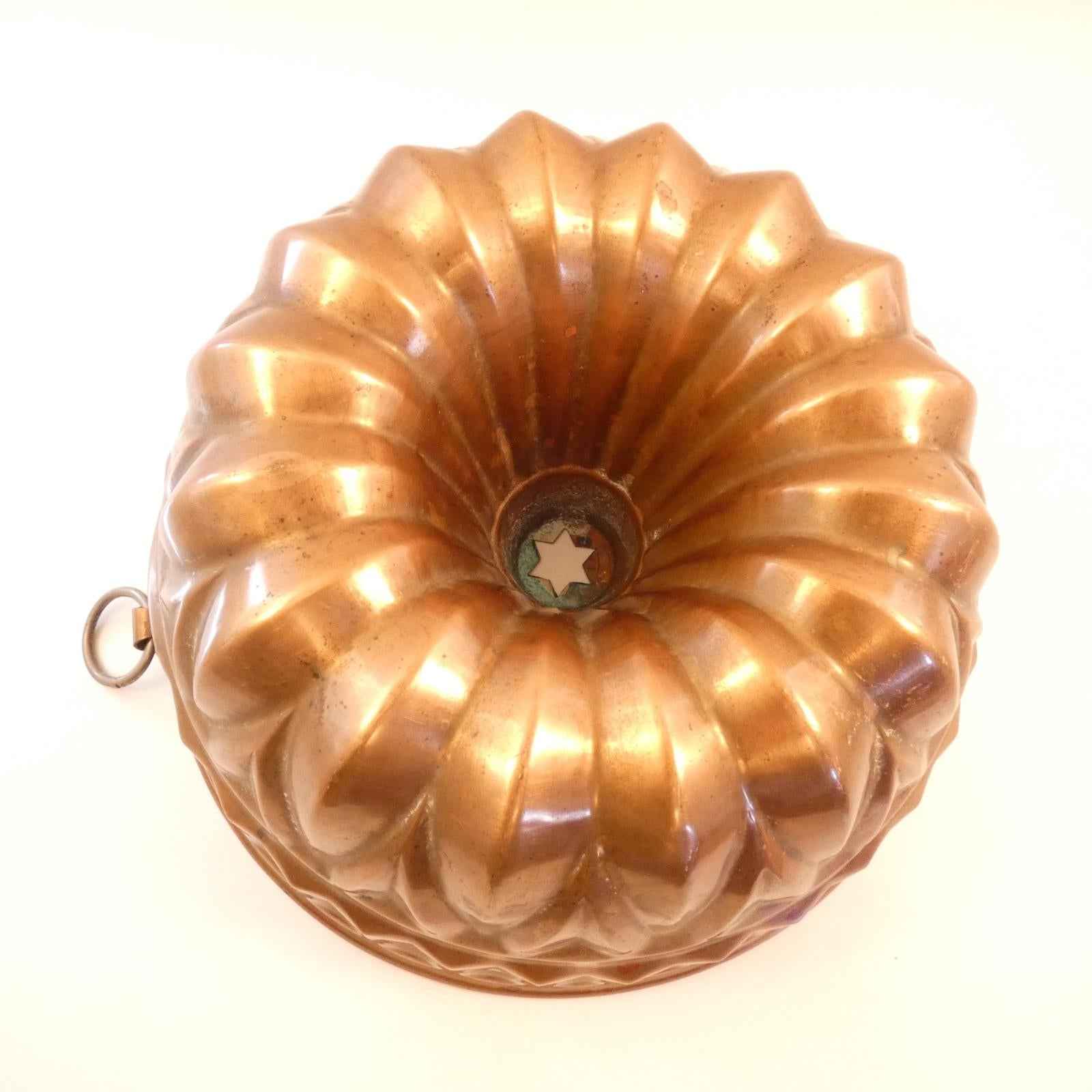 Wagner Antique ornate thick/heavy gauge large copper bundt cake mold w/star - Shop Under The Cedar
