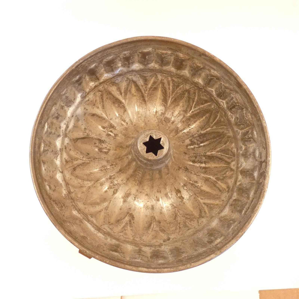 Wagner Antique ornate thick/heavy gauge large copper bundt cake mold w/star - Shop Under The Cedar
