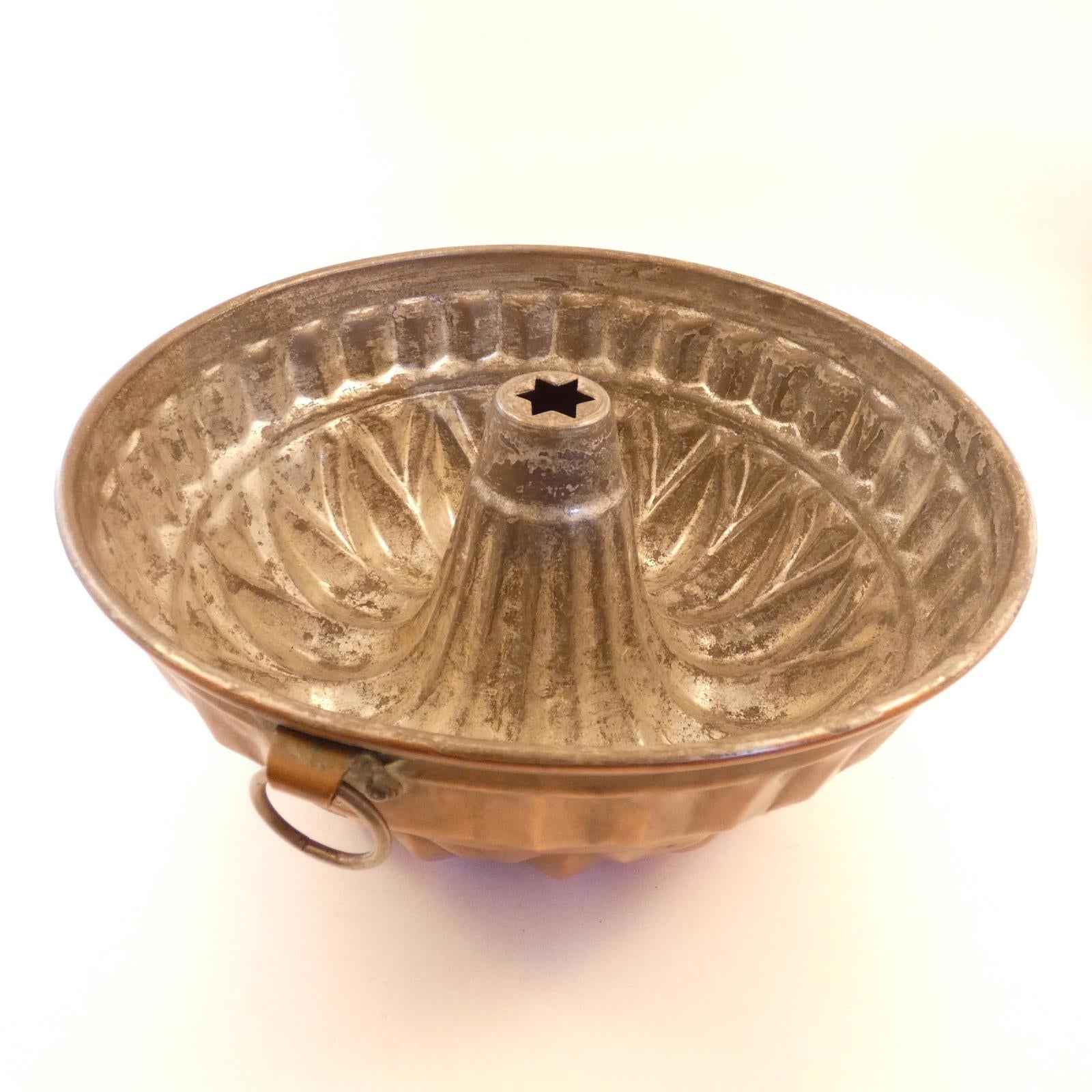 Wagner Antique ornate thick/heavy gauge large copper bundt cake mold w/star - Shop Under The Cedar