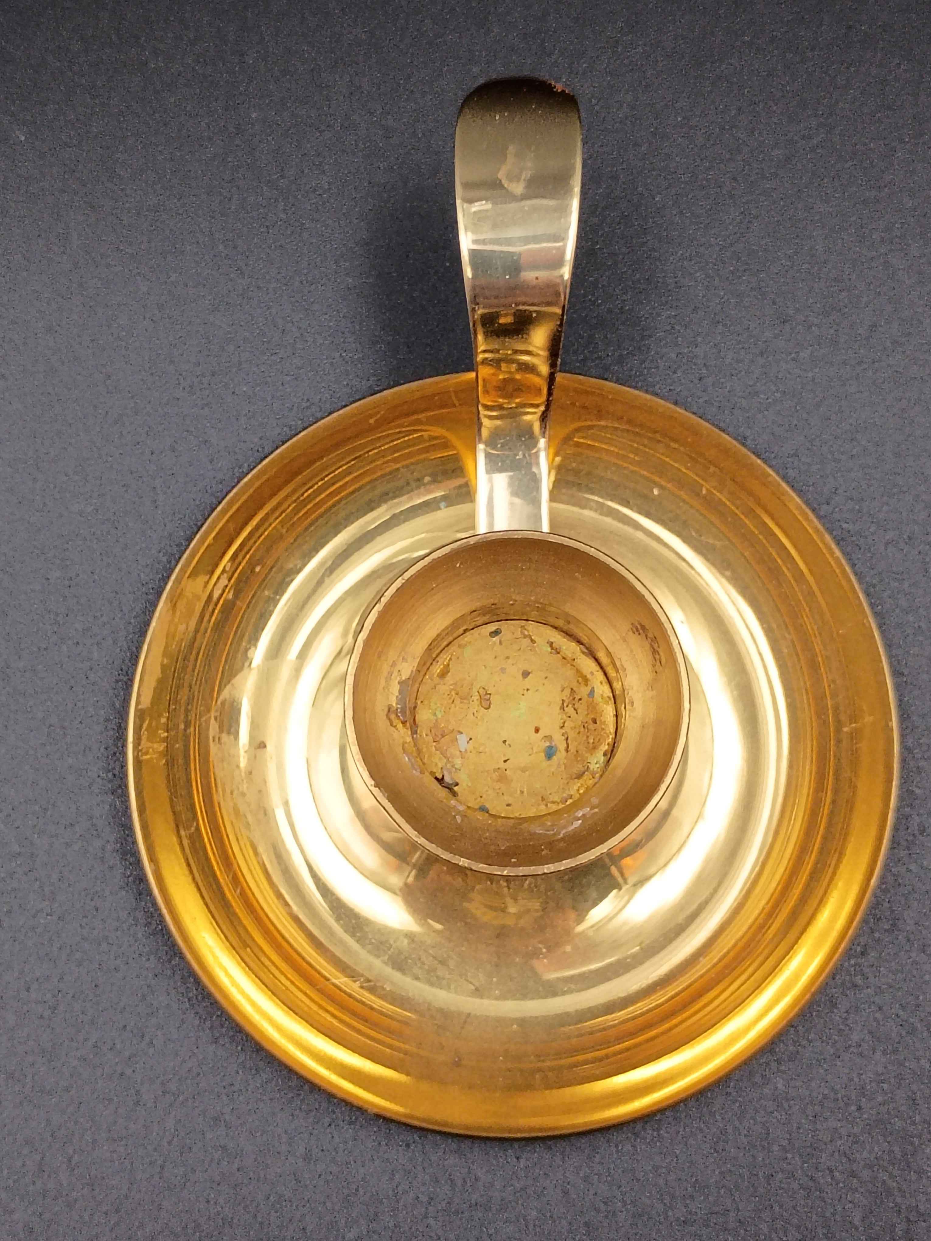 American Country-style (20th Century) round brass candlestick with handle. - Shop Under The Cedar