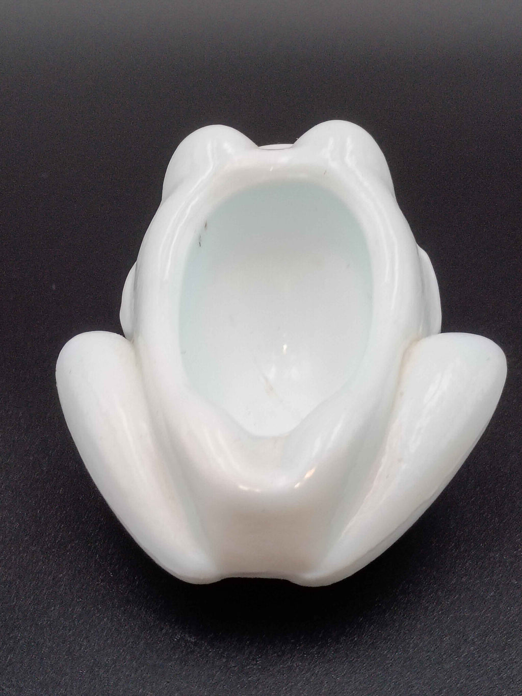 Vintage Milk Glass Frog Ashtray Or Pipe Holder