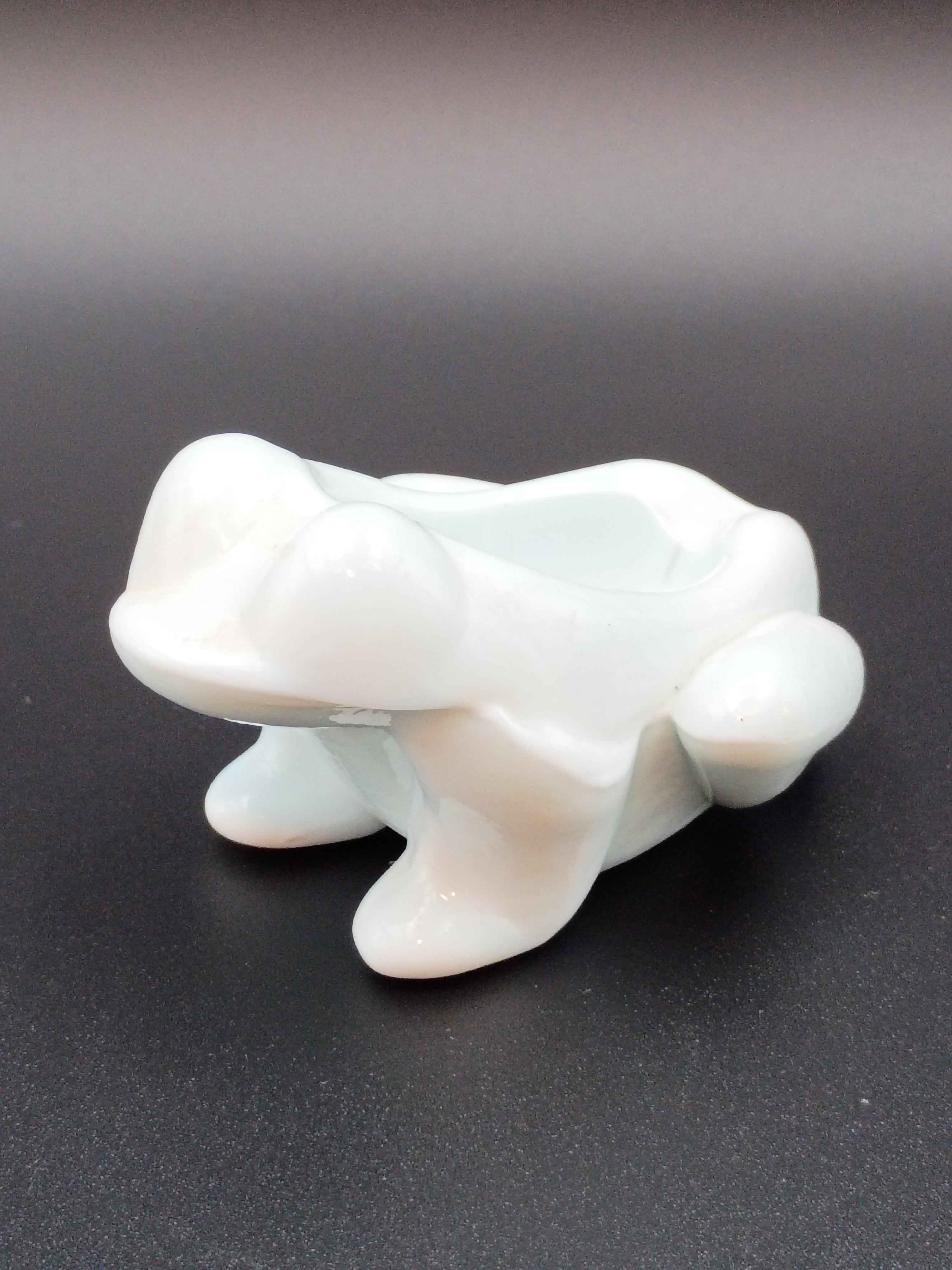 Vintage Milk Glass Frog Ashtray Or Pipe Holder