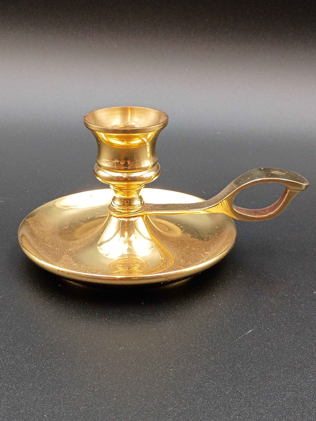 American Country-style (20th Century) round brass candlestick with handle. - Shop Under The Cedar
